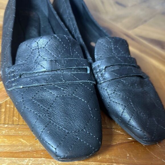 Louise et Cie Black Leather Flats with Quilted Design - Picture 3 of 8
